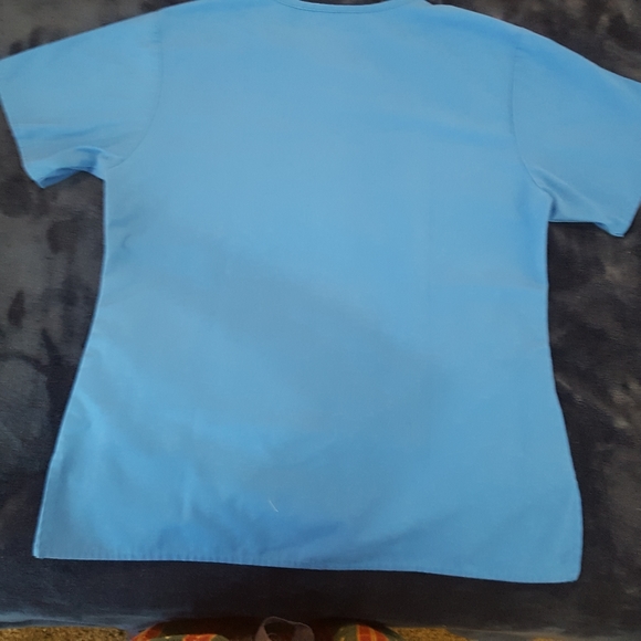 🔴EVERYTHING MUST GO🔴 Blue scrub top - Picture 2 of 4